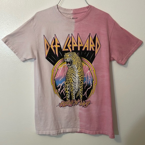 Def Leppard Medium t shirt 100% cotton pink and white high ‘n’ dry rock band - Picture 1 of 6